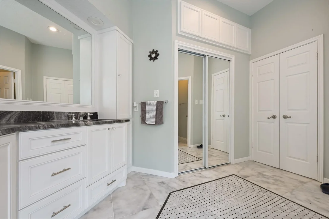 Photo of 1327 Blackthorne Drive