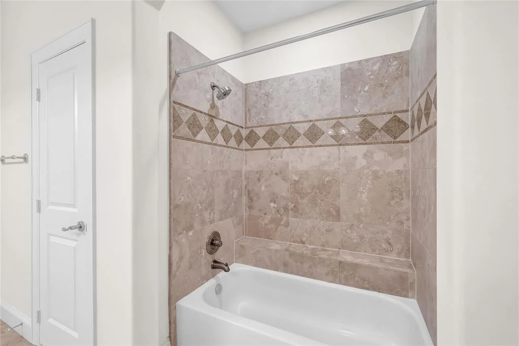 Photo of 3935 Riley Street