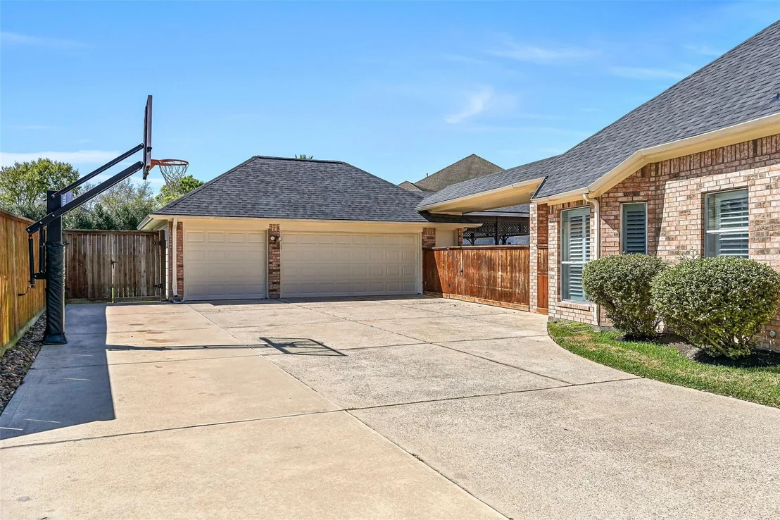 Photo of 901 High Ridge Circle