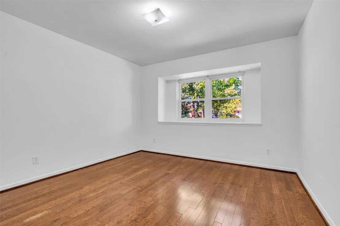 Photo of 947 Thornton Road