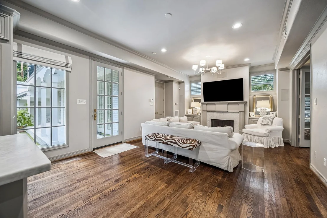 Photo of 3214 Sunset Boulevard