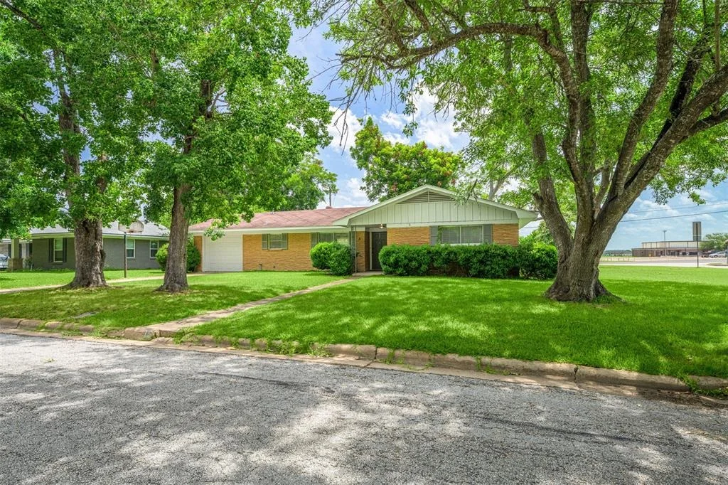 Photo of 1503 Woodson Lane