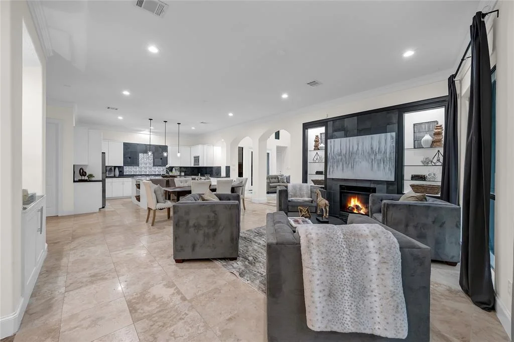 Photo of 3935 Riley Street
