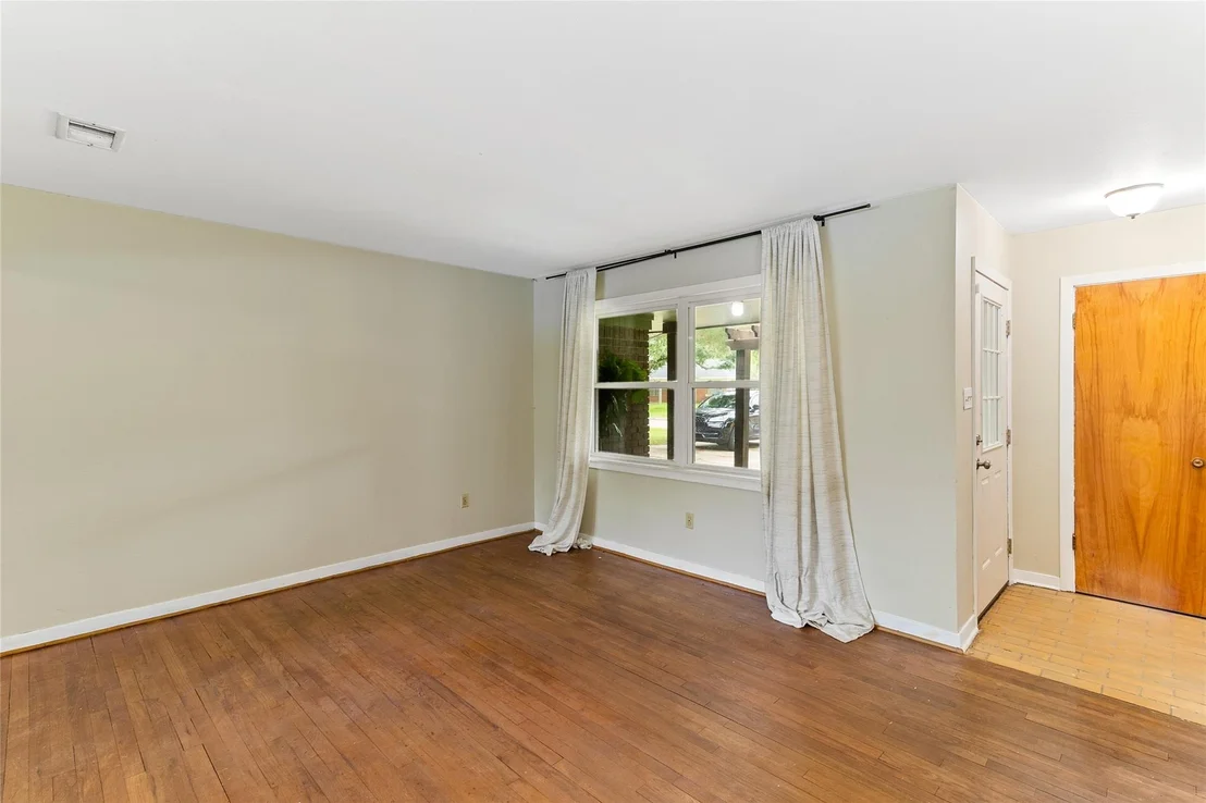 Photo of 1413 Lawn Drive