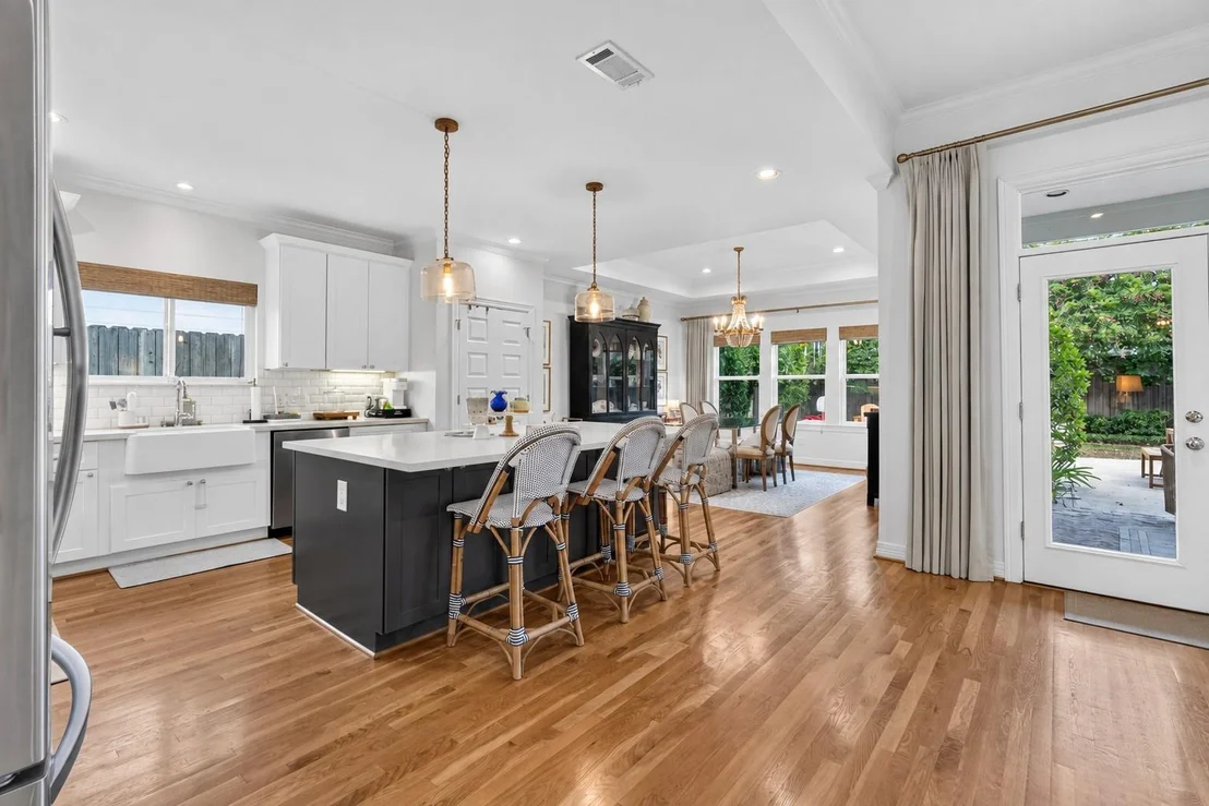 Photo of 1722 Chippendale Road