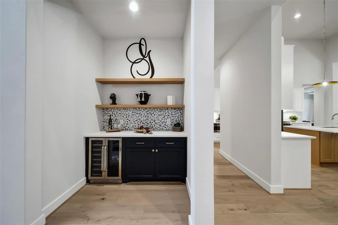 Photo of 16011 Bonjour Boulevard
