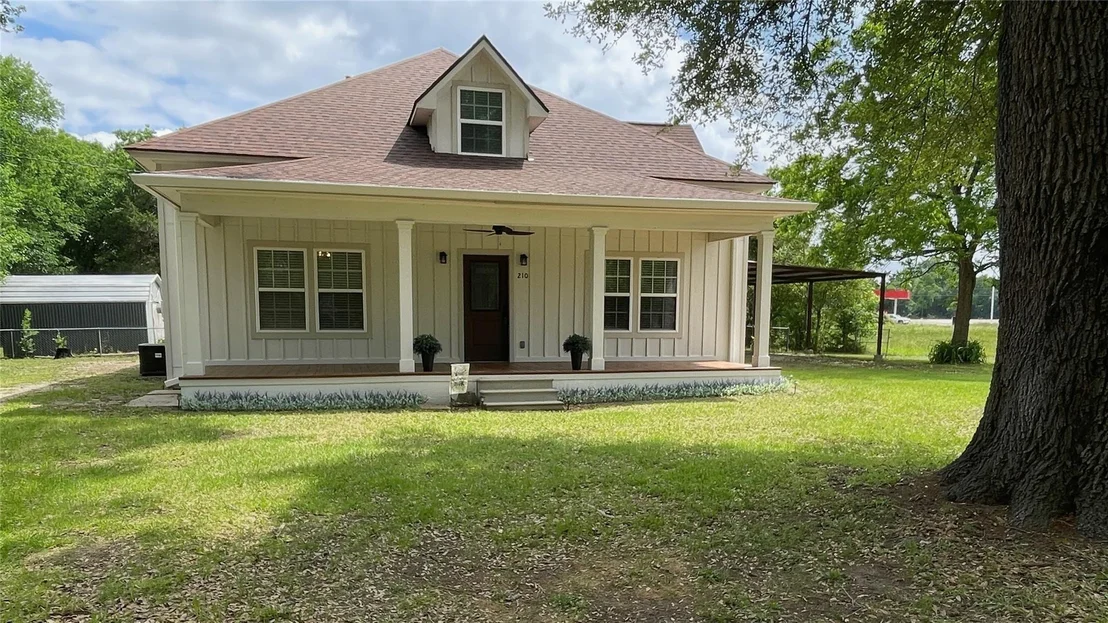 Photo of 210 W Crescent Drive