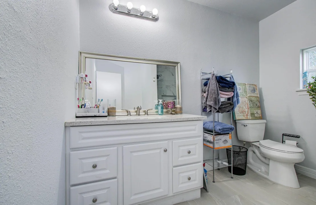 Photo of 6827 Kingsway Drive
