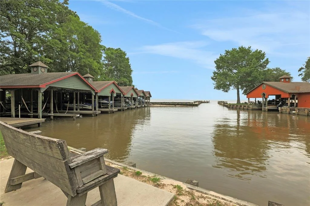Photo of 120 Lake Oaks Boulevard