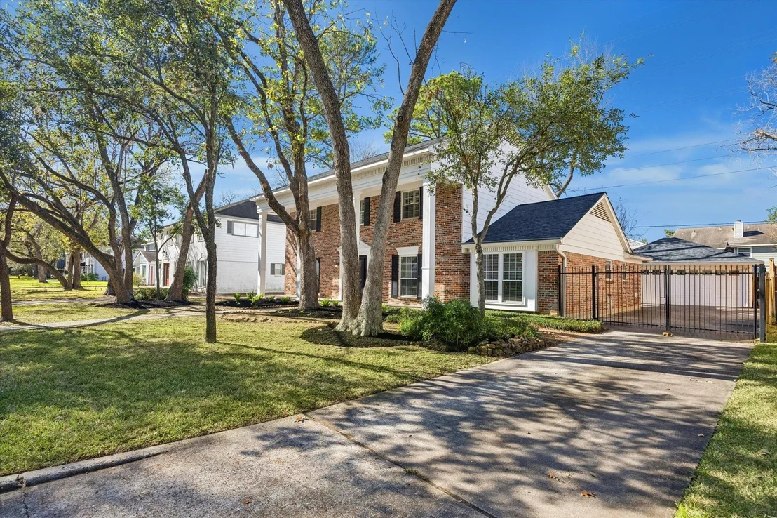 Photo of 727 Langwood Drive
