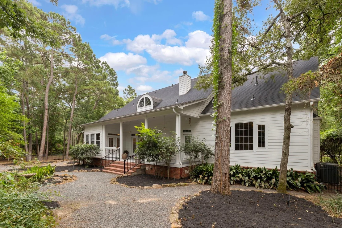 Photo of 10810 Lake Windcrest