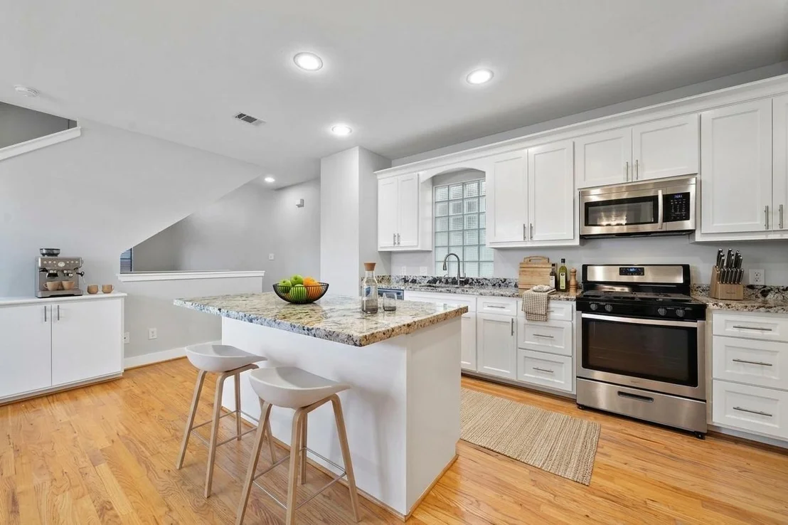 Photo of 8676 Meadowcroft Drive