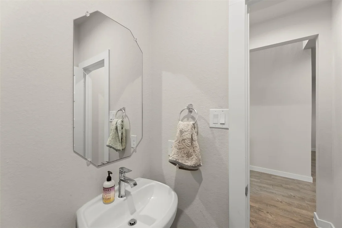 Photo of 2927 Neem Tree Lane