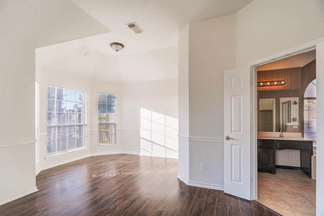 Photo of 1230 Riverchase Drive