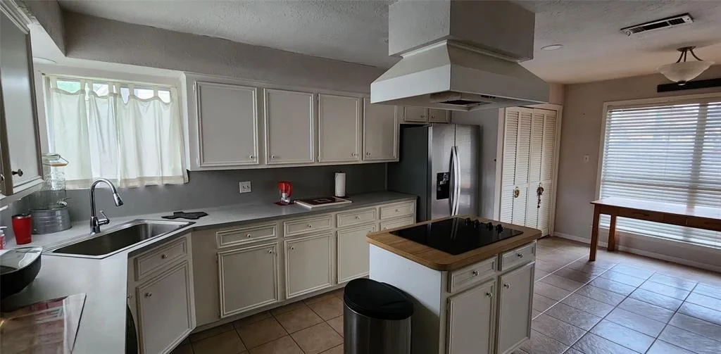 Photo of 532 S Rivershire Drive