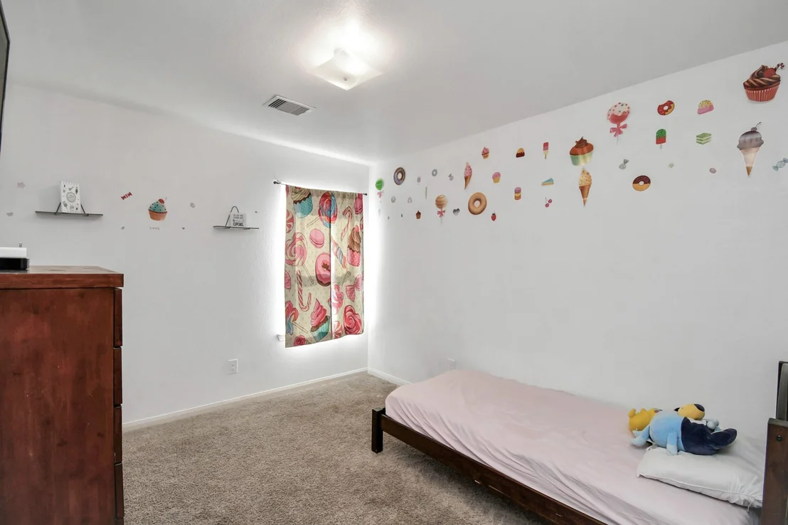 Photo of 985 Lake View Circle W