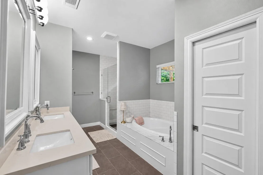 Photo of 1722 Chippendale Road