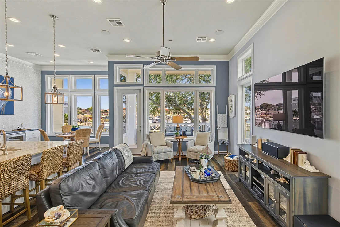 Photo of 2172 Marina Way
