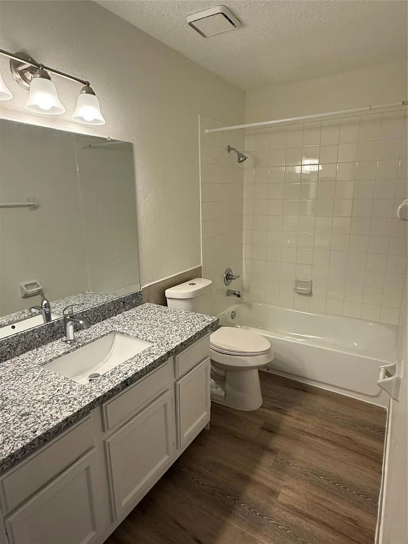 Photo of Unit 279B at 2501 Gulf Freeway