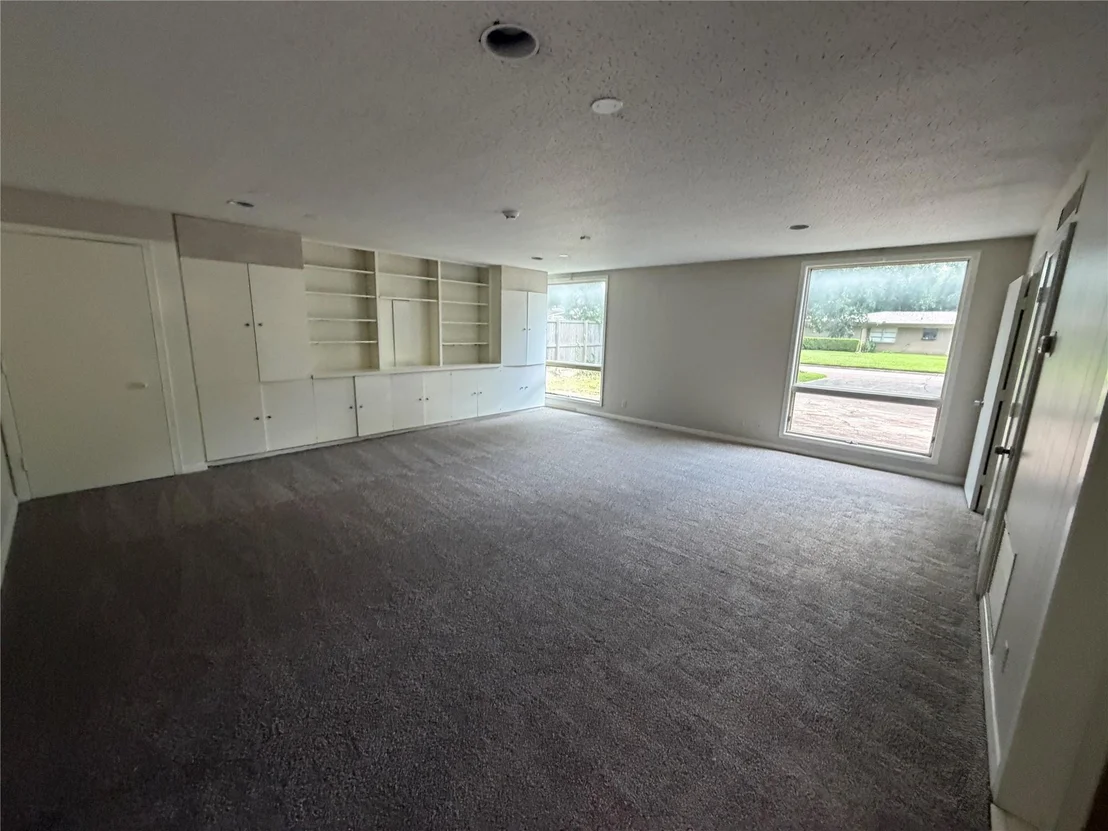 Photo of 3755 Long Avenue