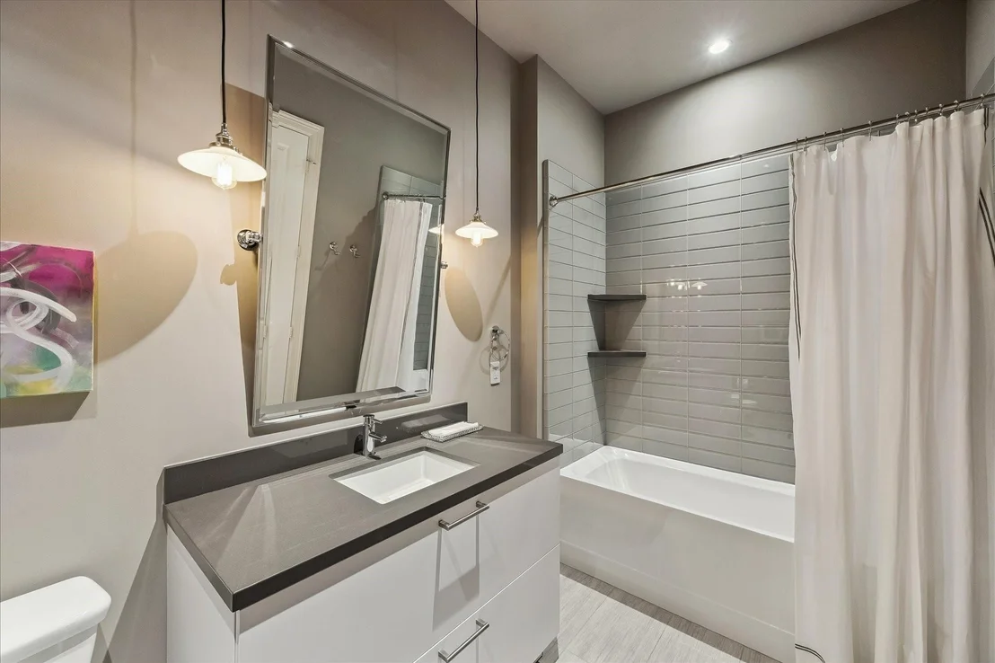 Photo of Unit 2202 at 1409 Post Oak Boulevard