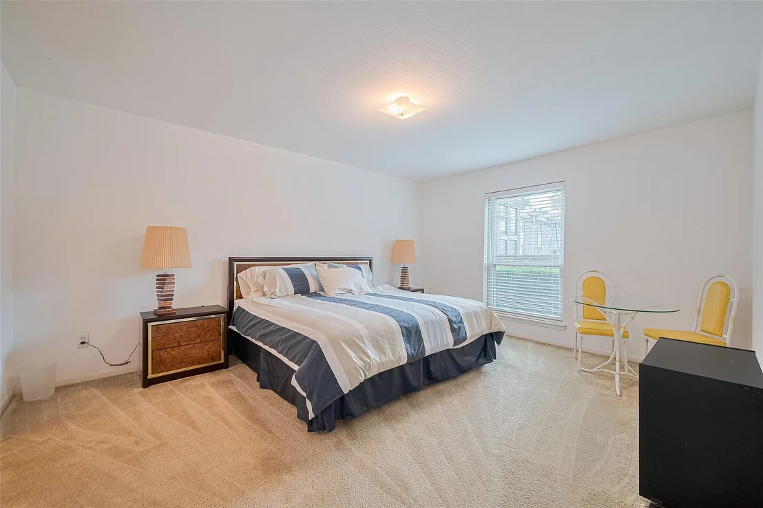 Photo of Unit 33 at 7575 Katy Freeway