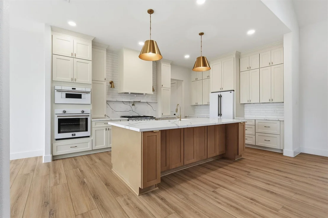 Photo of 467 Springfield Trail