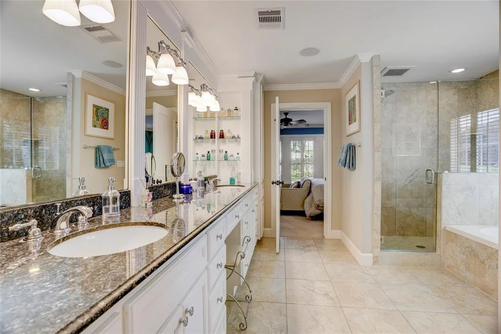 Photo of 802 W Forest Drive