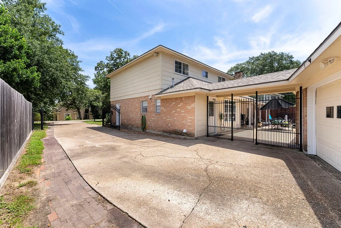 Photo of 618 Brook Hollow Drive