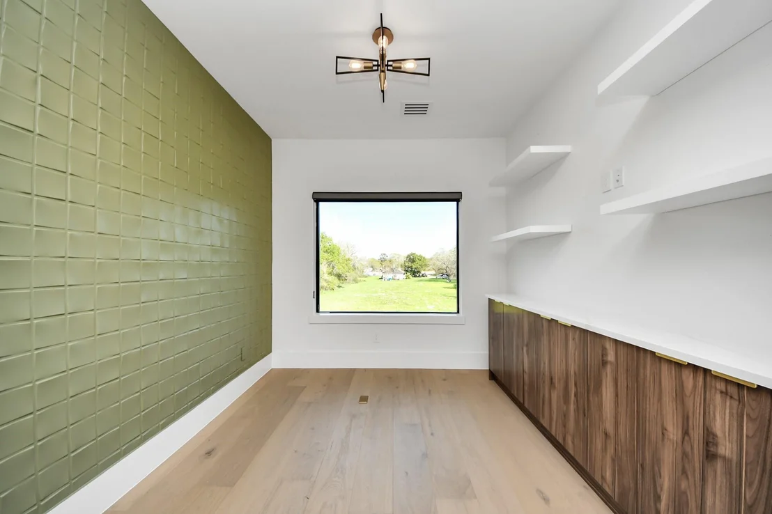 Photo of 615 Rolling Oaks