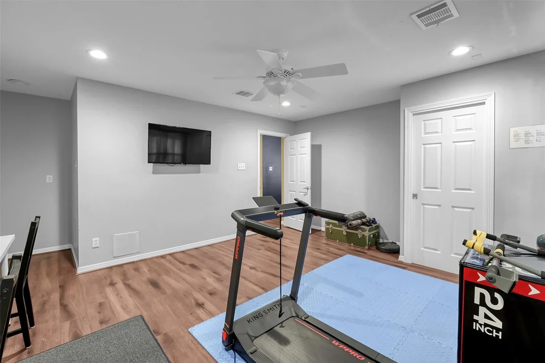 Photo of 143 S Goldenvine Circle
