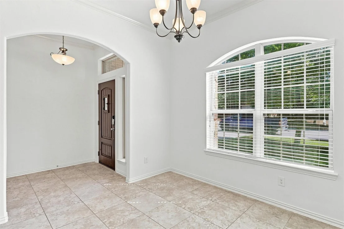 Photo of 637 Maple Point Drive E