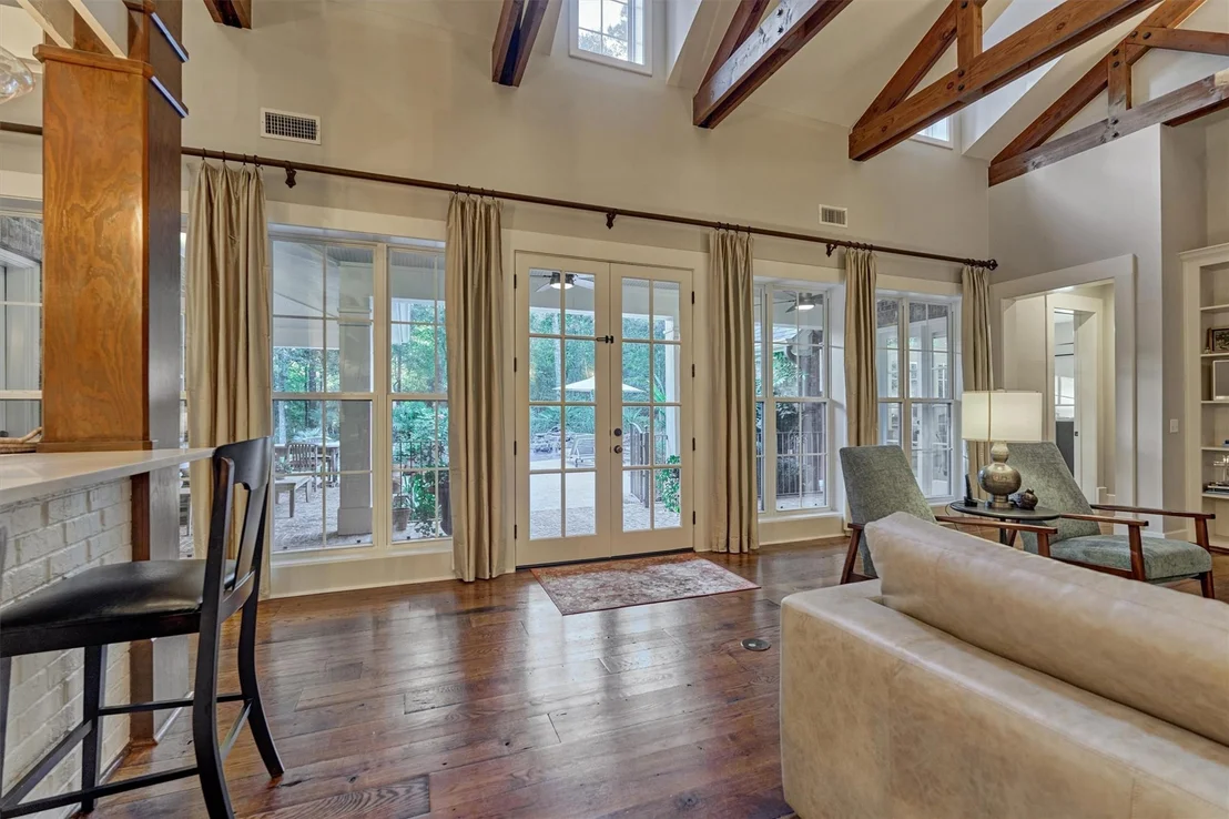 Photo of 10928 Lake Forest Drive