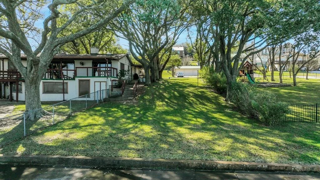 Photo of 160 Lakeway Drive