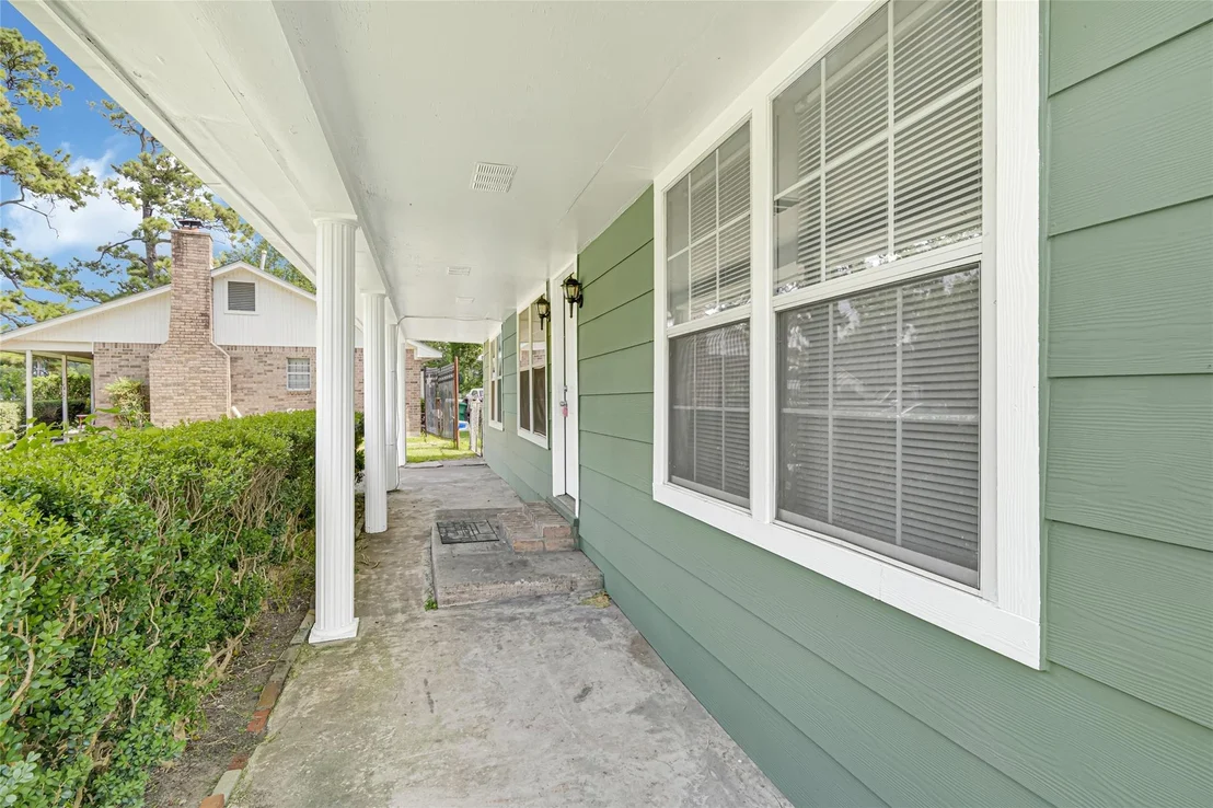 Photo of 9210 Compton Street