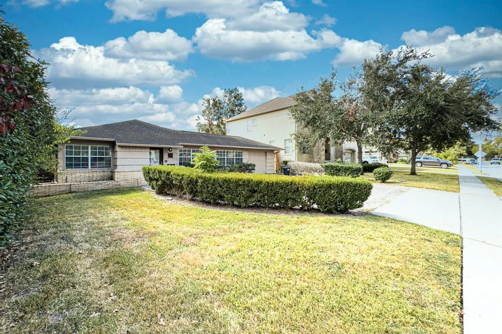 Photo of 4525 Maple Street