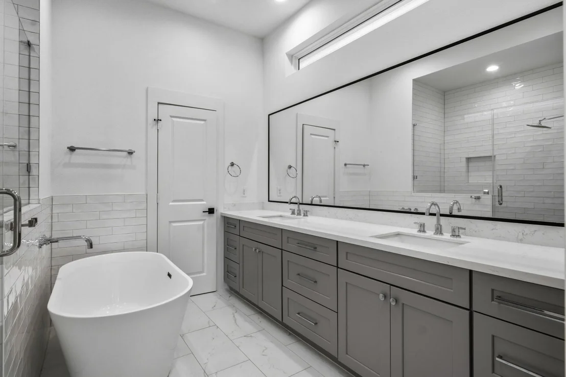Photo of 2806 Versailles Oak Lane