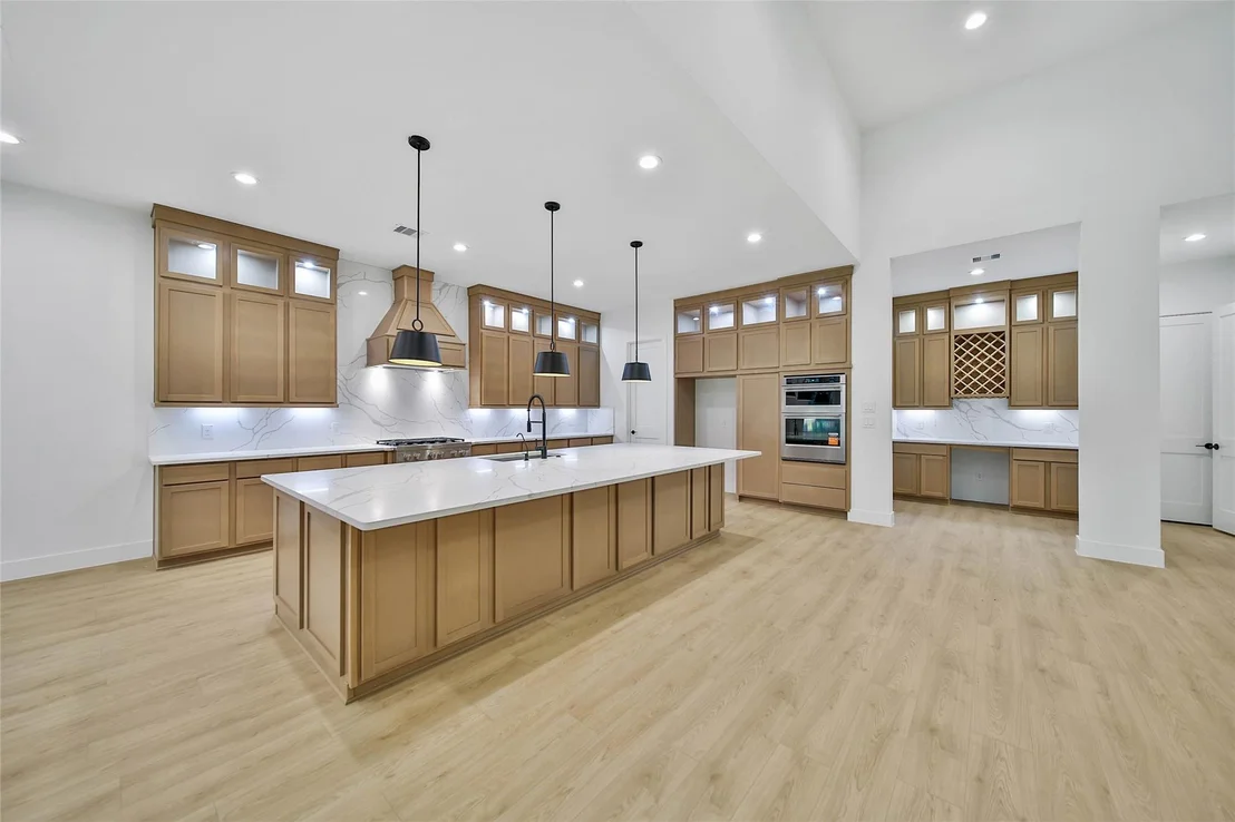 Photo of 352 Louvenia Court