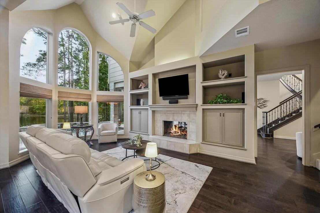 Photo of 6 E Lakemist Circle