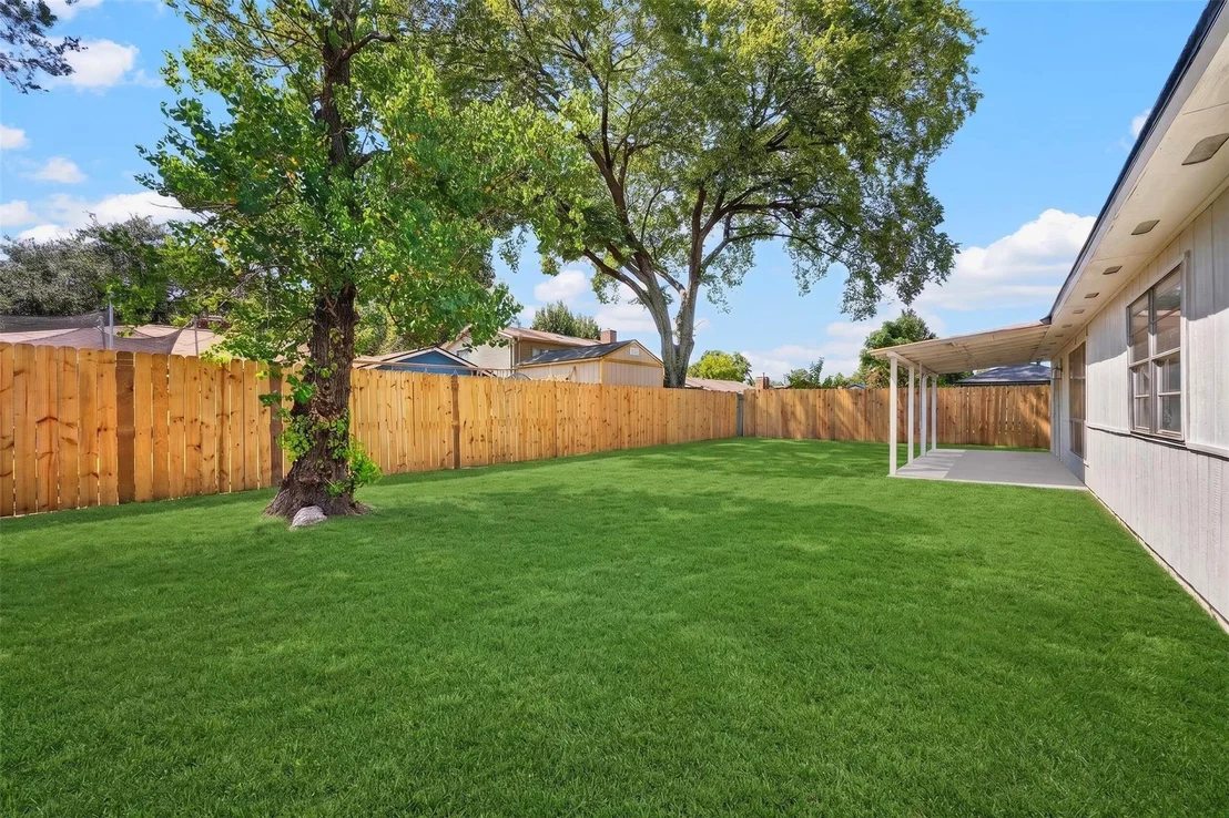 Photo of 8515 Rivercross Road