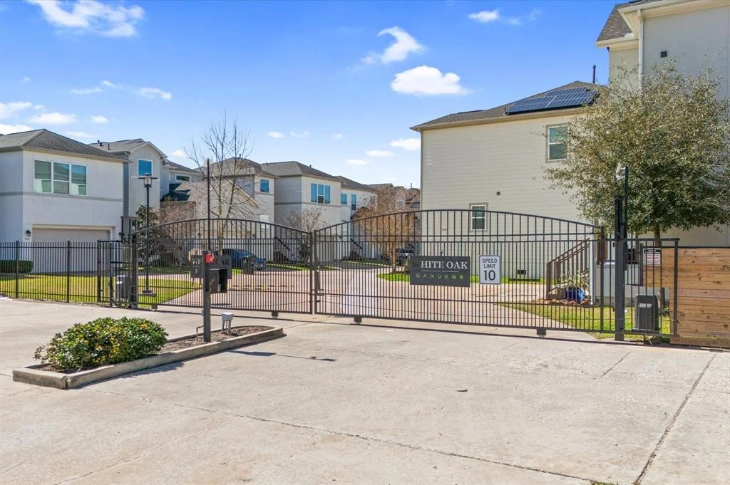 Photo of 331 Yale Oaks Lane