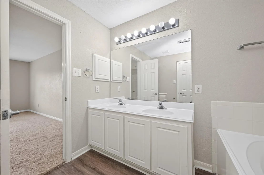 Photo of 3219 Watercliff Court