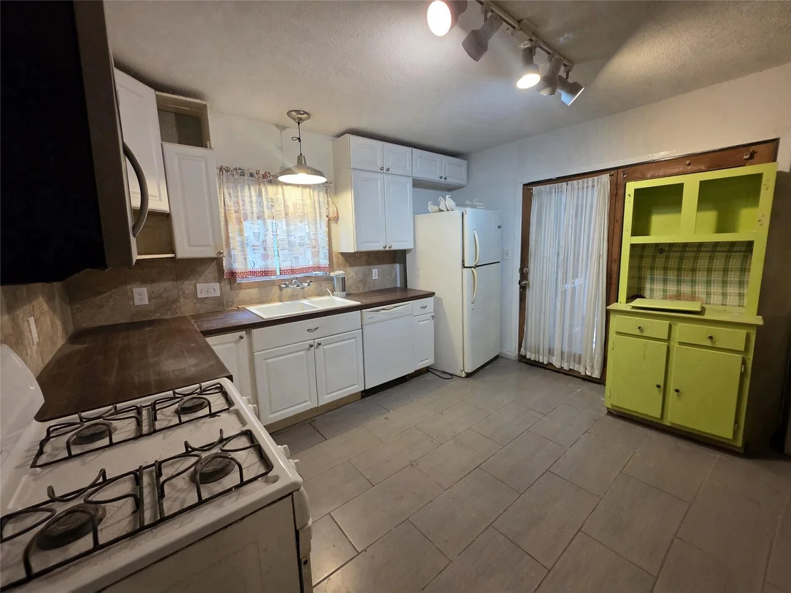 Photo of 8226 Barkley Street
