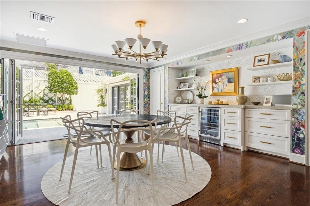 Photo of 2411 River Oaks Boulevard