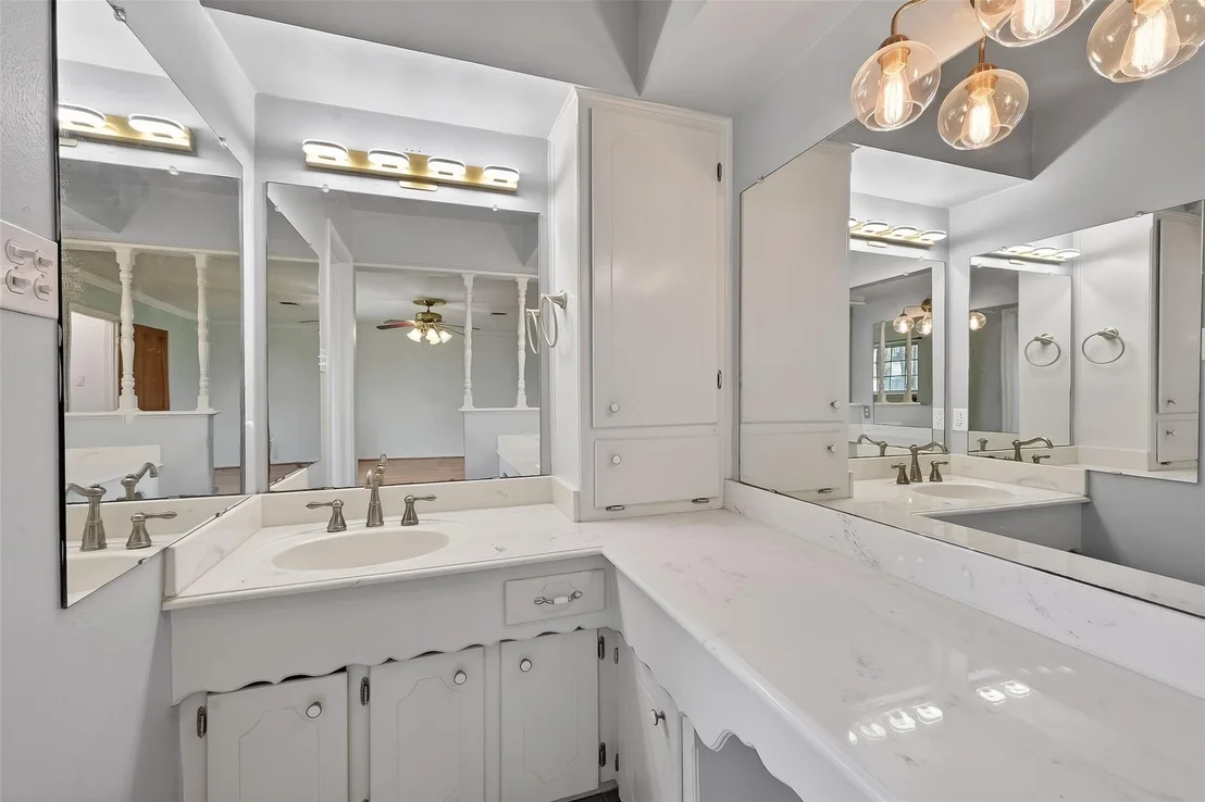 Photo of 906 Pear Tree Lane