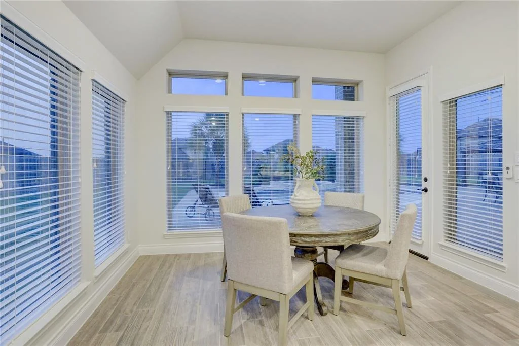 Photo of 10302 Terra Street