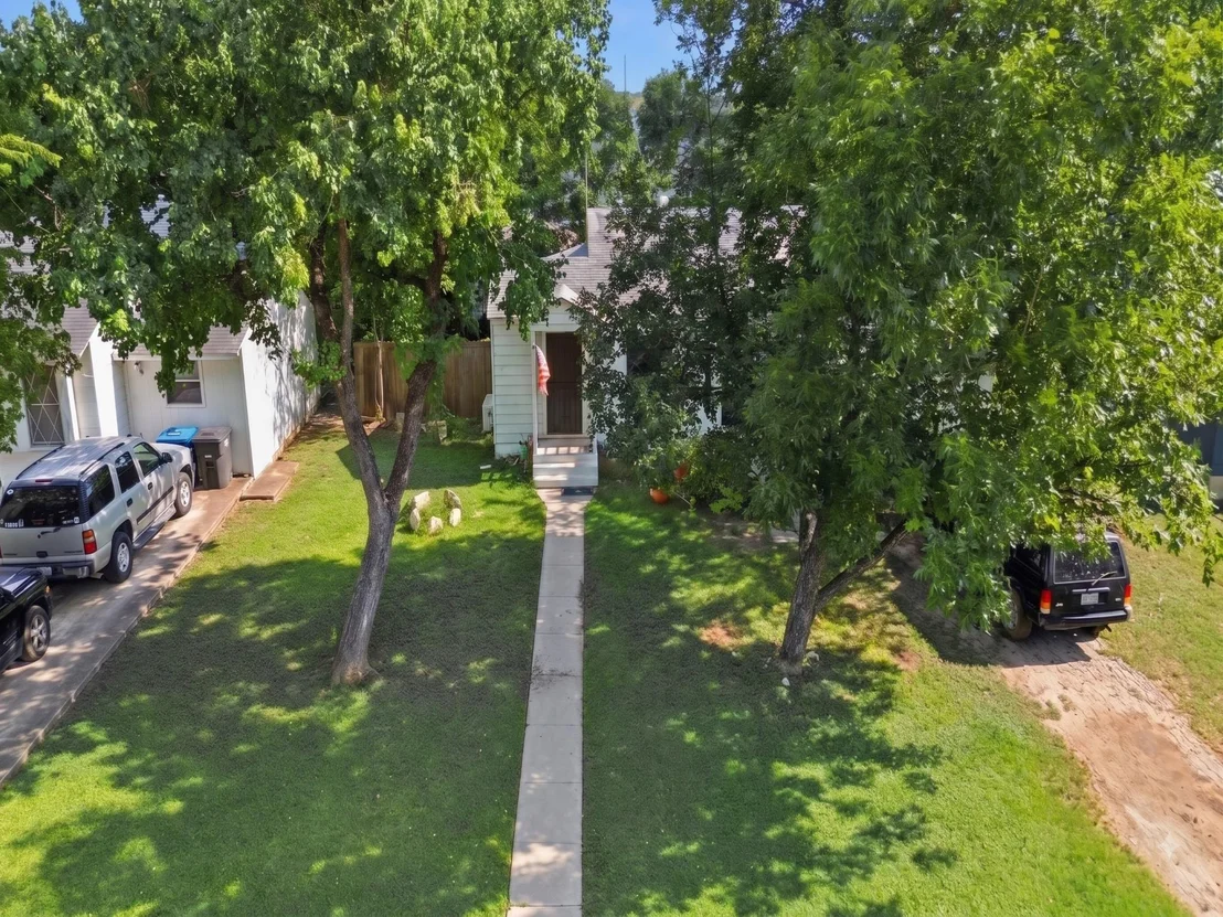 Photo of 858 Lee Hall