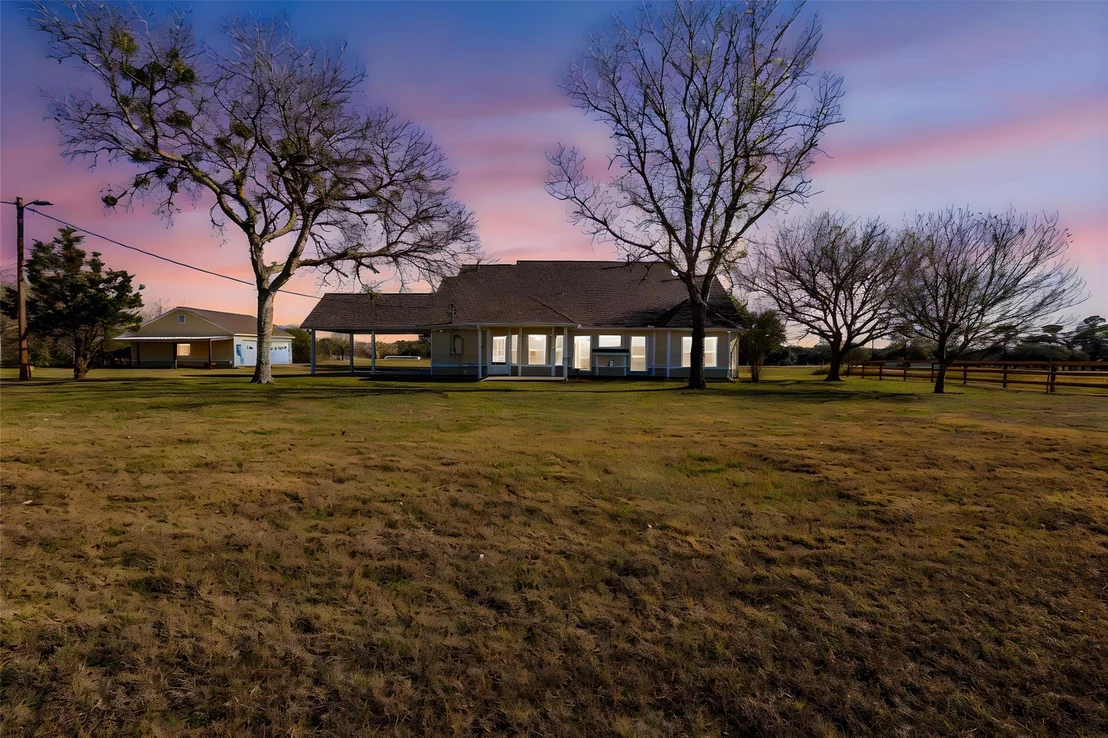 Photo of 1075 Harrisburg Road