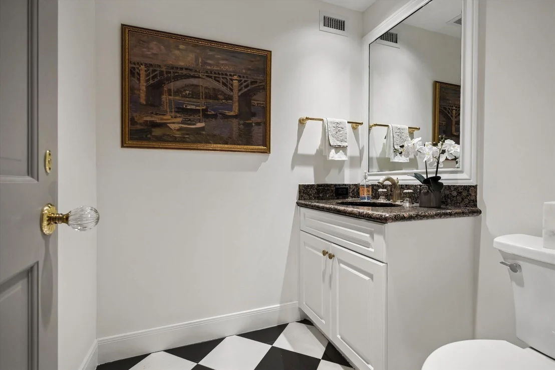 Photo of 20 Sunset Boulevard