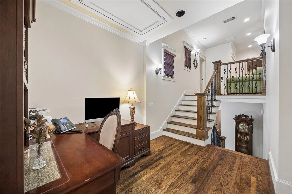 Photo of 809 W 9th Street